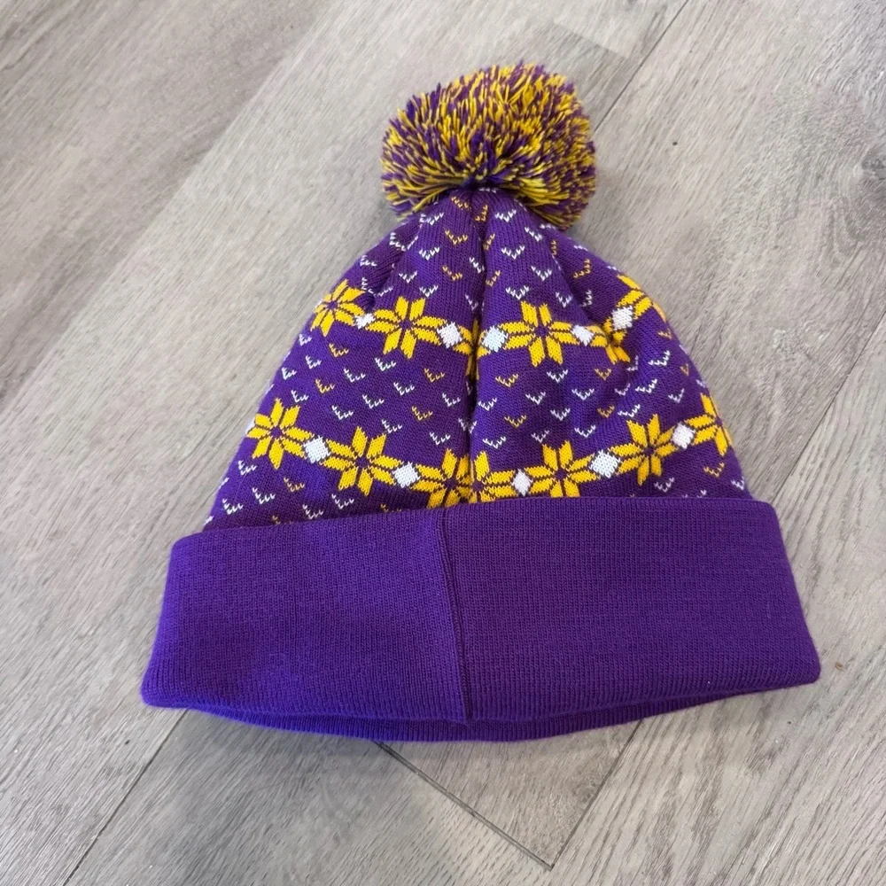 Los Angeles Lakers PATCHED Pom Pom Knit Winter Hat w Cuff - Cool